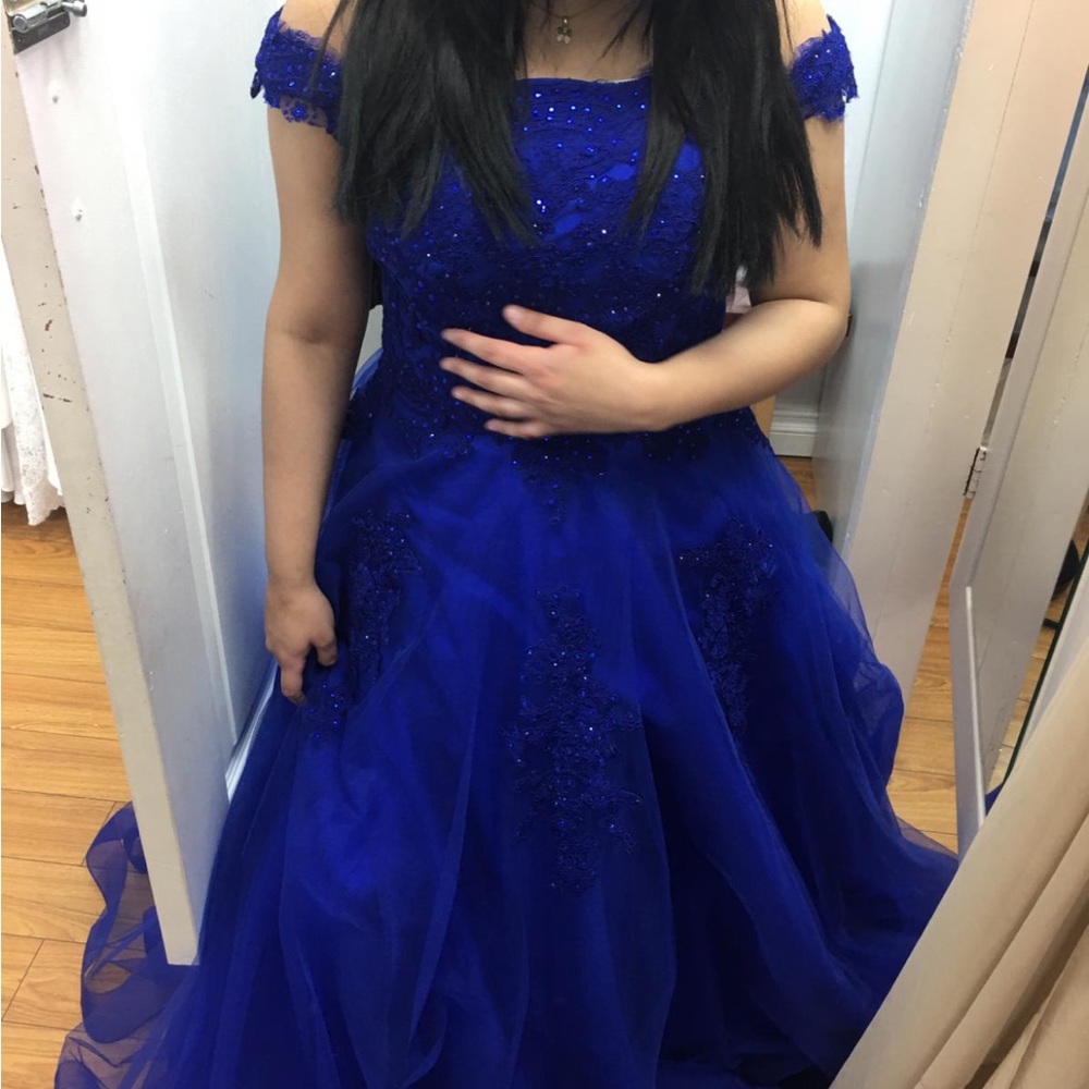 Selling my prom dress mostly in good condition
